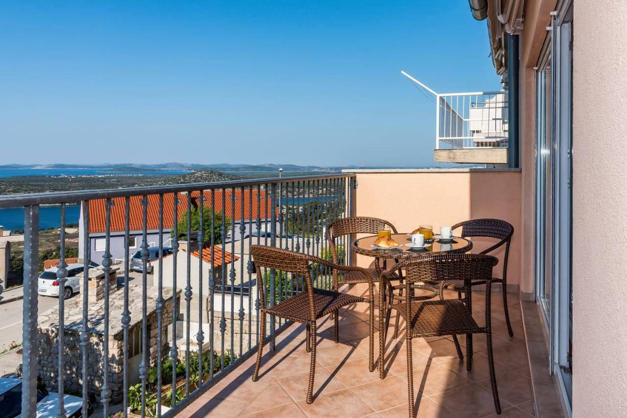 Apartment Anamarija With Sea View Šibenik Exterior foto